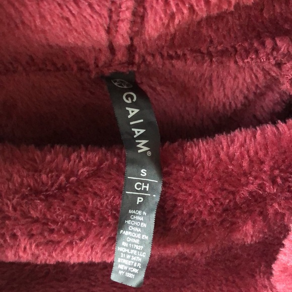 NWOT - Gaiam Cowl Neck Lux Faux Fur Pullover Sweater - Picture 3 of 5